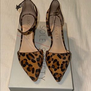 Sole Society Tan and Black Heels Elegant Design